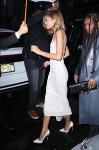 zendaya-coleman-at-anna-wintour-s-pre-met-gala-dinner-in-new-york-05-04-2024-3.jpg