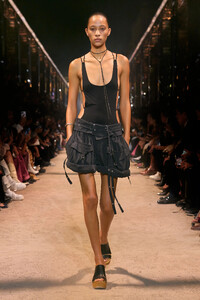 00003-Isabelmarant-spring-2024-ready-to-wear-credit-gorunway.thumb.jpg.0494533a491b38fa9545329564b9e1b9.jpg