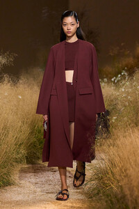 00012-hermes-spring-2024-ready-to-wear-credit-gorunway.thumb.jpg.2e0f2c4de1039b669664d2a2c96bfe03.jpg