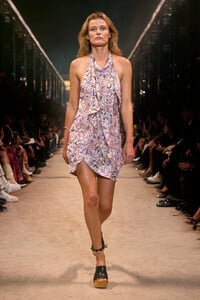 00020-Isabelmarant-spring-2024-ready-to-wear-credit-gorunway.thumb.jpg.87f38626f5f985e8b4c692ad2268fb25.jpg