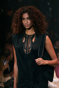 00032-isabel-marant-spring-2024-ready-to-wear-details-credit-gorunway.thumb.jpg.b8647f62b66c51f3a43ea259563d1f2e.jpg