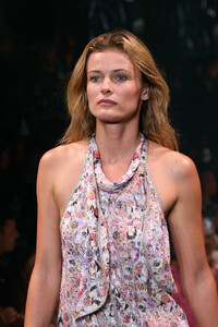 00046-isabel-marant-spring-2024-ready-to-wear-details-credit-gorunway.thumb.jpg.1b3f2d38782800cb2ce3bc4d9dca104a.jpg