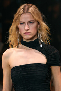 00130-isabel-marant-spring-2024-ready-to-wear-details-credit-gorunway.thumb.jpg.a4f6edc0d0d7ae4d1467e6d6d3303607.jpg