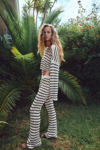 01131820104-a2.jpg