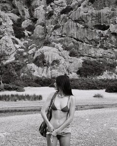 [2024.06.14] kendalljenner_448309785_1698644284275388_2601382852923578212_n.jpg