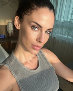 [2024.06.27] jessicalowndes_449079475_8026220617494489_3226508891665412448_n.jpg