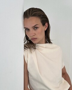 [2024.06.30] josephineskriver_449667684_2409450019254435_1590038533082990521_n.jpg