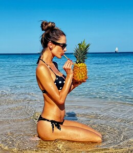 [2024.07.06] alessandraambrosio_449873496_854878263367253_2480208262262036074_n.jpg