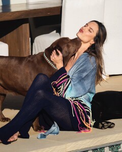 [2024.07.08] alessandraambrosio_450120019_1230544101659015_5007841993238292677_n.jpg