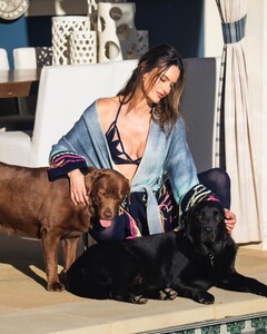 [2024.07.08] alessandraambrosio_450386868_779360024362628_1941407709244184112_n.jpg