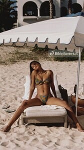 [2024.07.08] bikinilovers_s450479913_18446611561056074_932369926210762083_n.jpg