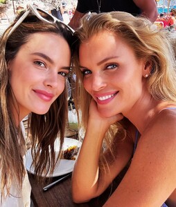 [2024.07.11] alessandraambrosio_450785235_1288917472494300_5244893580523595110_n.jpg