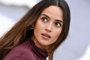 492455203_adria-arjona-9.jpg