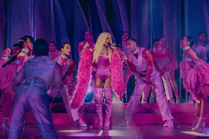 6-30-xtina-d-g1176-credit-dolce-gabbana-beauty-66840e7d39630~0.jpg