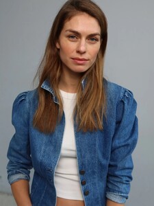 AdrianaNovakov1b5.thumb.jpg.c48de1de21c8ee6beefd73711583705d.jpg