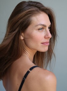 AdrianaNovakov1m4.thumb.jpg.e86b46e3cf591c2f395932e2d8f16f5d.jpg