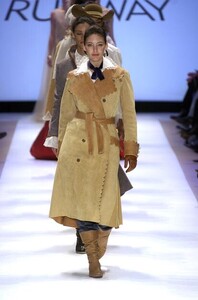 AustinScarlettAW2005RTW(2).thumb.jpg.90fbef864cf8854bea652d55529f9f2f.jpg