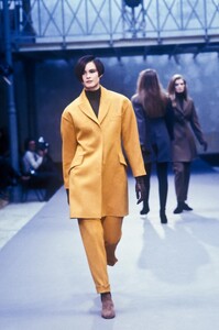 AzzedineAlaia1989WomenRTW1.thumb.jpg.d8f171b539ecaf130bf4cbb46f74d737.jpg