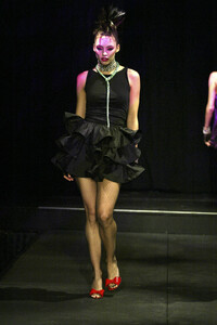 BetseyJohnson2004WomenRTW41.thumb.jpg.9c1ffaf5568b8ce98f49ff3b98bf6c21.jpg