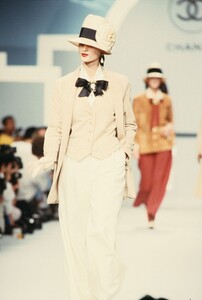 Chanel_SS1989_Aly_Dunne_01.jpg