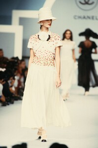 Chanel_SS1989_Aly_Dunne_03.jpg