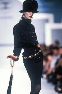 Chanel_SS1989_Aly_Dunne_06.jpg
