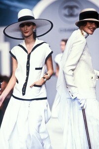 Chanel_SS1989_Aly_Dunne_09.jpg