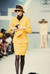 Chanel_SS1989_Ines_de_la_Fressange_12.jpg