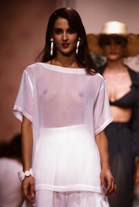 Chantal_Thomass_SS1989_Suzanne_05.thumb.jpg.e9ca656470437386582e4b3f88a9f7f5.jpg