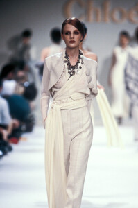 Chloe1989WomenRTW26.thumb.jpg.3425e7d61296da09cdeae71014e2aa26.jpg