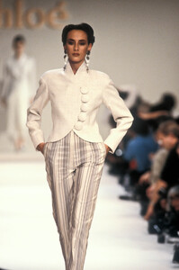 Chloe1989WomenRTW37.thumb.jpg.9c0f3f3786ae4f5eee4e1943a3cbee98.jpg