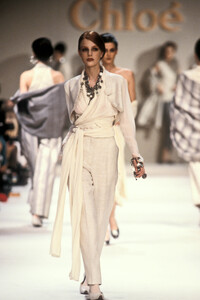 Chloe1989WomenRTW39.thumb.jpg.2f0e59923e03f84795ab78f204342fb7.jpg