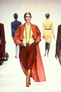 Chloe1989WomenRTW40.thumb.jpg.b641c84ff5fd981e7555bbf123f5d3a8.jpg