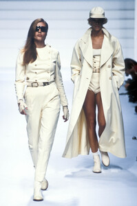 ChristianDior1995WomenRTW72.thumb.jpg.70603753841953632be608834cc23d6f.jpg