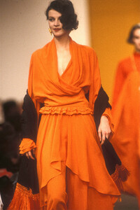 ChristianLacroix1989WomenFW31.thumb.jpg.fab47d0db338ee84221e0adcd33759c7.jpg