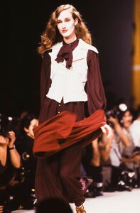 Christian_Lacroix_SS1989_01.thumb.jpg.454fea9f4ce958dccad08b4e01b72d52.jpg