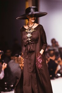 Christian_Lacroix_SS1989_Carol_Wilson_02.jpg
