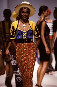 Christian_Lacroix_SS1989_Roshumba_03.jpg