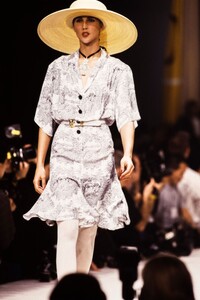 Christian_Lacroix_SS1989_Suzanne_Von_Aichinger_02.thumb.jpg.398d3a61dd834dd1af2ba52723f1fee3.jpg