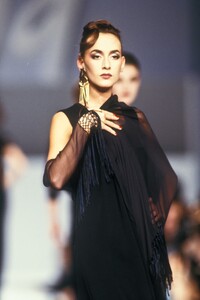 Claude Montana 1989 Women RTW 30.jpg
