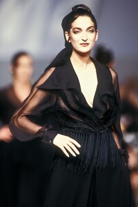 Claude Montana 1989 Women RTW 44.jpg
