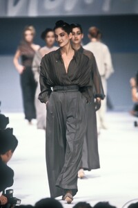 Claude Montana 1989 Women RTW 87.jpg