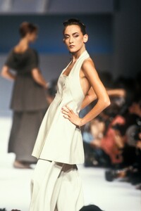 Claude Montana 1989 Women RTW 90.jpg