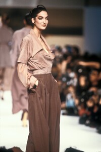 Claude Montana 1989 Women RTW 97.jpg