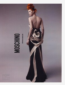 Demarchelier_Moschino_Spring_Summer_2009_04.thumb.jpeg.dbe2d5fbf0a47fb5a458055ee1a8b076.jpeg