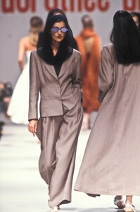 DorotheeBisSS1989ClaireAtkinson01.thumb.jpg.7efd26880f6546aa1ae35cb8c32854cd.jpg