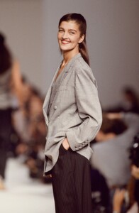 DorotheeBisSS1989ClaireAtkinson02.thumb.jpg.6a01d58f3f7642e1f2a07f986b66f2a1.jpg