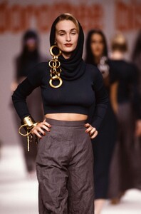 DorotheeBisSS1989Claude02.thumb.jpg.2cfd45a0b4eb1b2c1ce8b5703a37305e.jpg