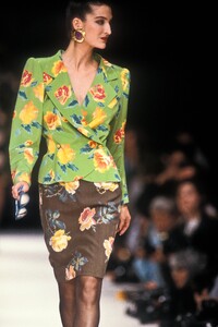 EmanuelUngaroSS1989CarolWilson03.thumb.jpg.41544d16213c35723313969e2ff253ea.jpg