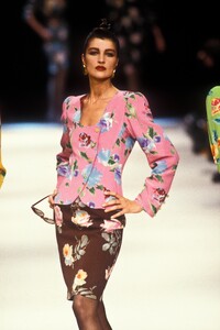 EmanuelUngaroSS1989ClaireAtkinson04.thumb.jpg.87919c239f5194e21aebc81daa08c402.jpg